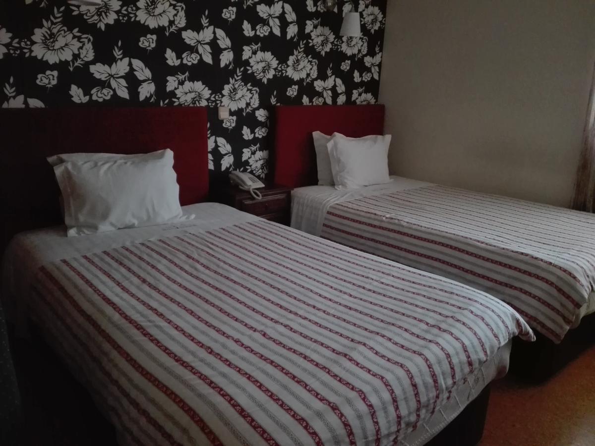 Hotel Kamanga Томар Екстериор снимка